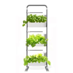 Hydroponische kweekset met 3 lagen en LED groeilampen op witte achtergrond